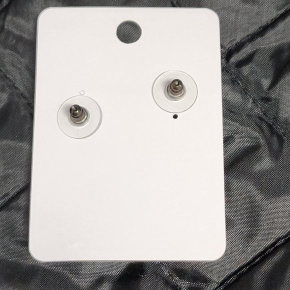 Silver color pierced Earing. condition new - Picture 4 of 4